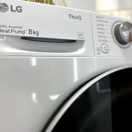 Simcity Viii L Center & Garage Parking 24 7 Self Check-in Banská Bystrica