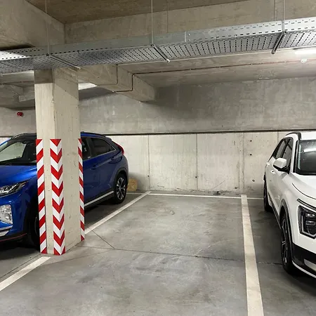 Simcity Viii L Center & Garage Parking 24 7 Self Check-in