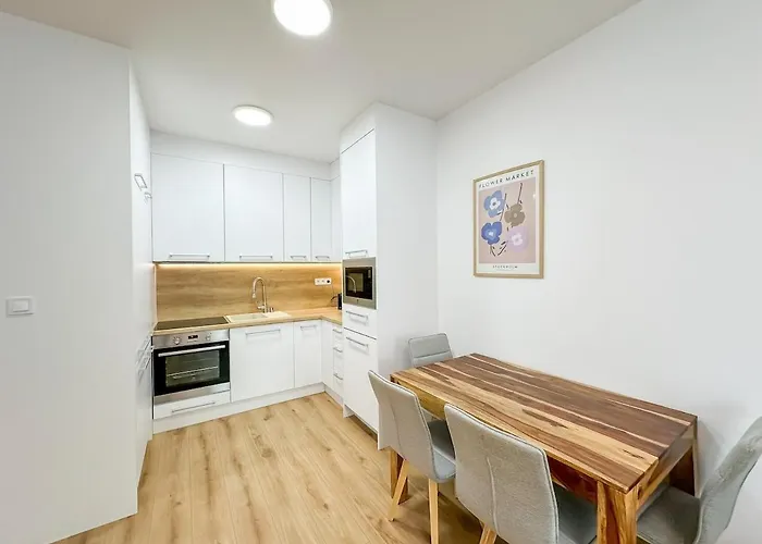 Simcity Viii L Center & Garage Parking 24 7 Self Check-in Apartment Banska Bystrica